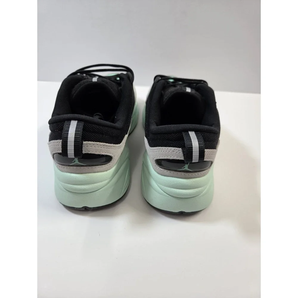 Jordan Trunner O/S Black Grey Green Glow (GS) ii6531-004 Size 6.5Y